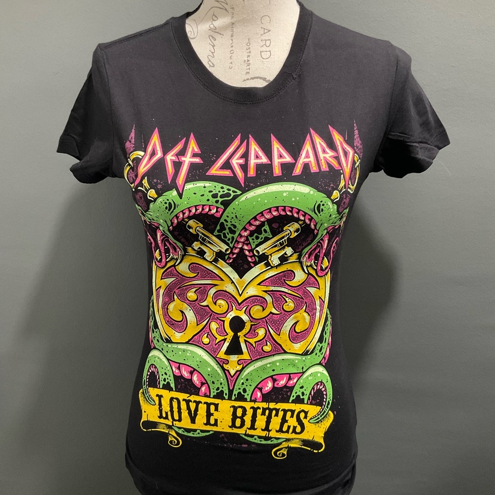 NWOT DEFā LEPPARD LOVE BITES T SHIRT BY NEXT LEVEL
